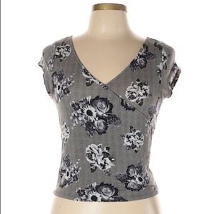 🔵Floral V-Neck Crop